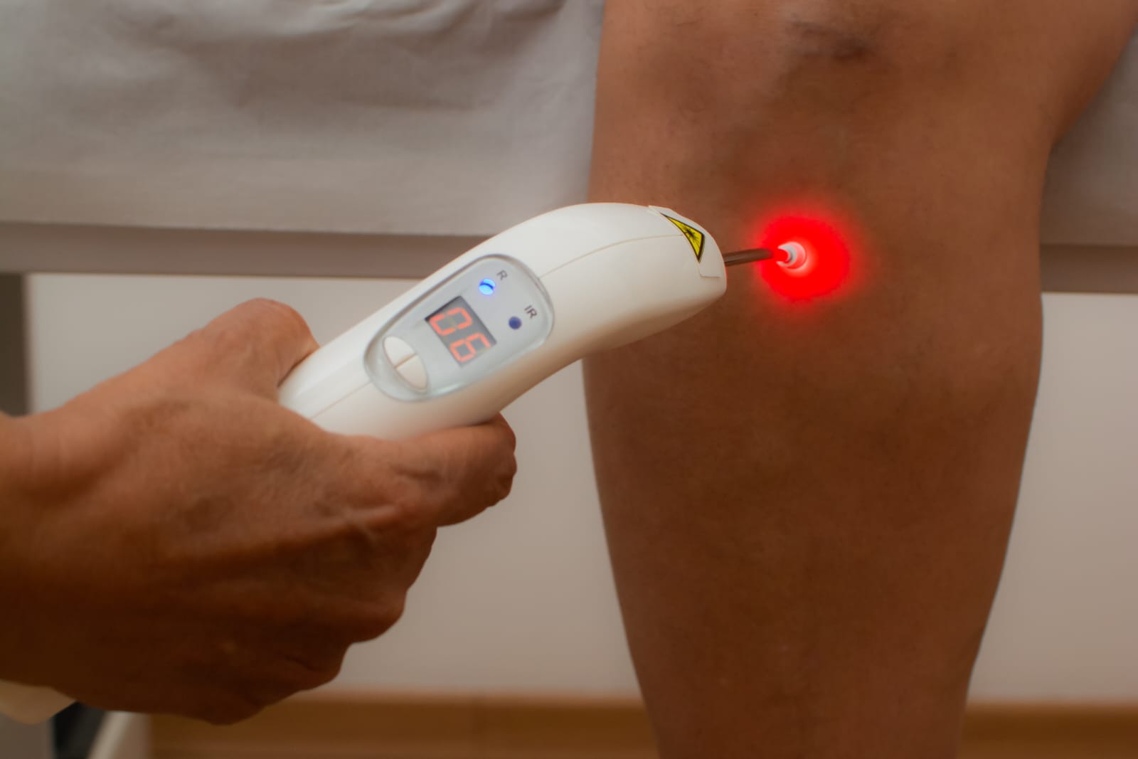 Sessão de Acupuntura a Laser sendo aplicada